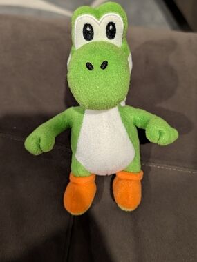 Nintendo Super Mario Green Yoshi Clip-on Plush with White Belly and Orange Feet